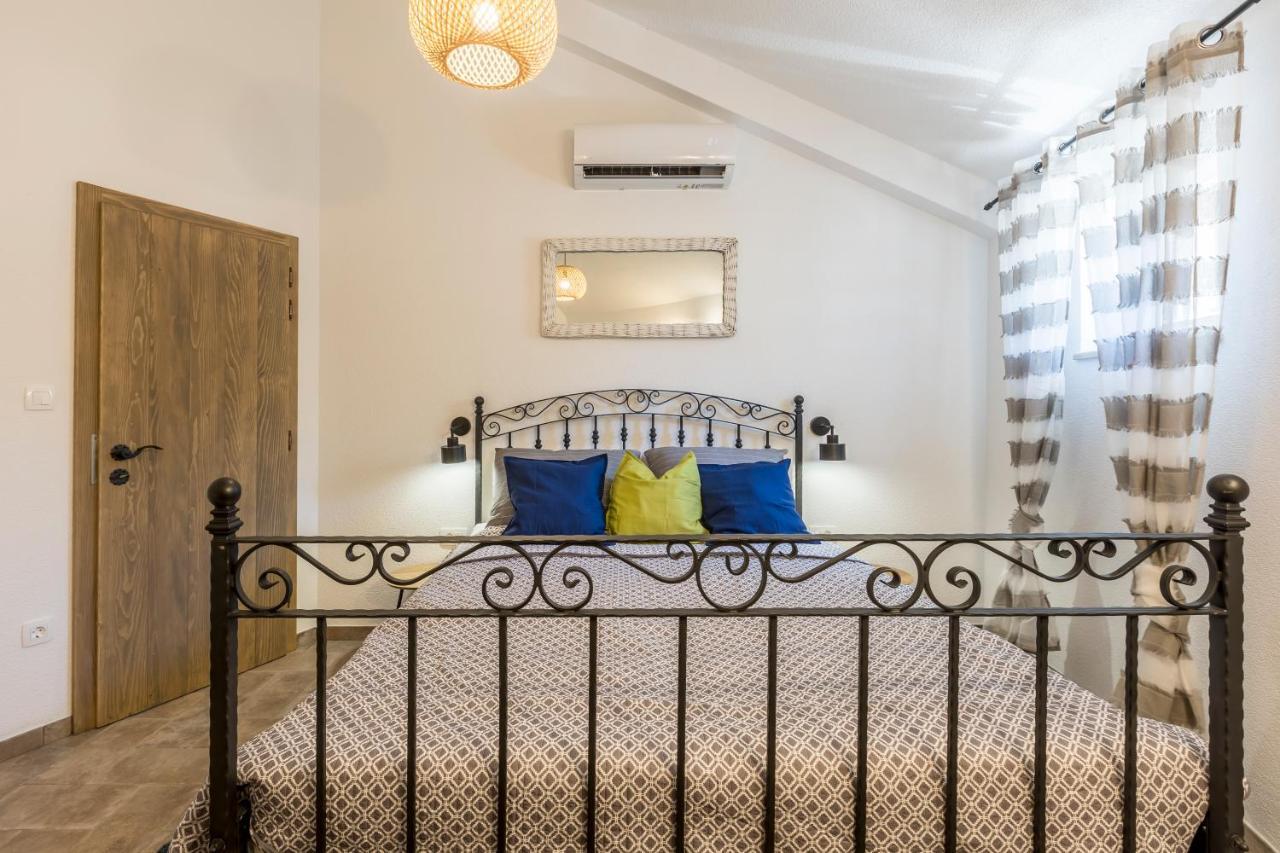 Island Getaway - Heritage House Mirce المظهر الخارجي الصورة