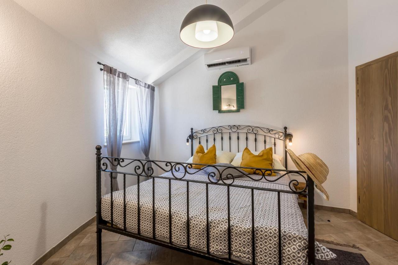 Island Getaway - Heritage House Mirce المظهر الخارجي الصورة