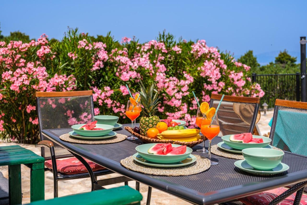 Island Getaway - Heritage House Mirce المظهر الخارجي الصورة