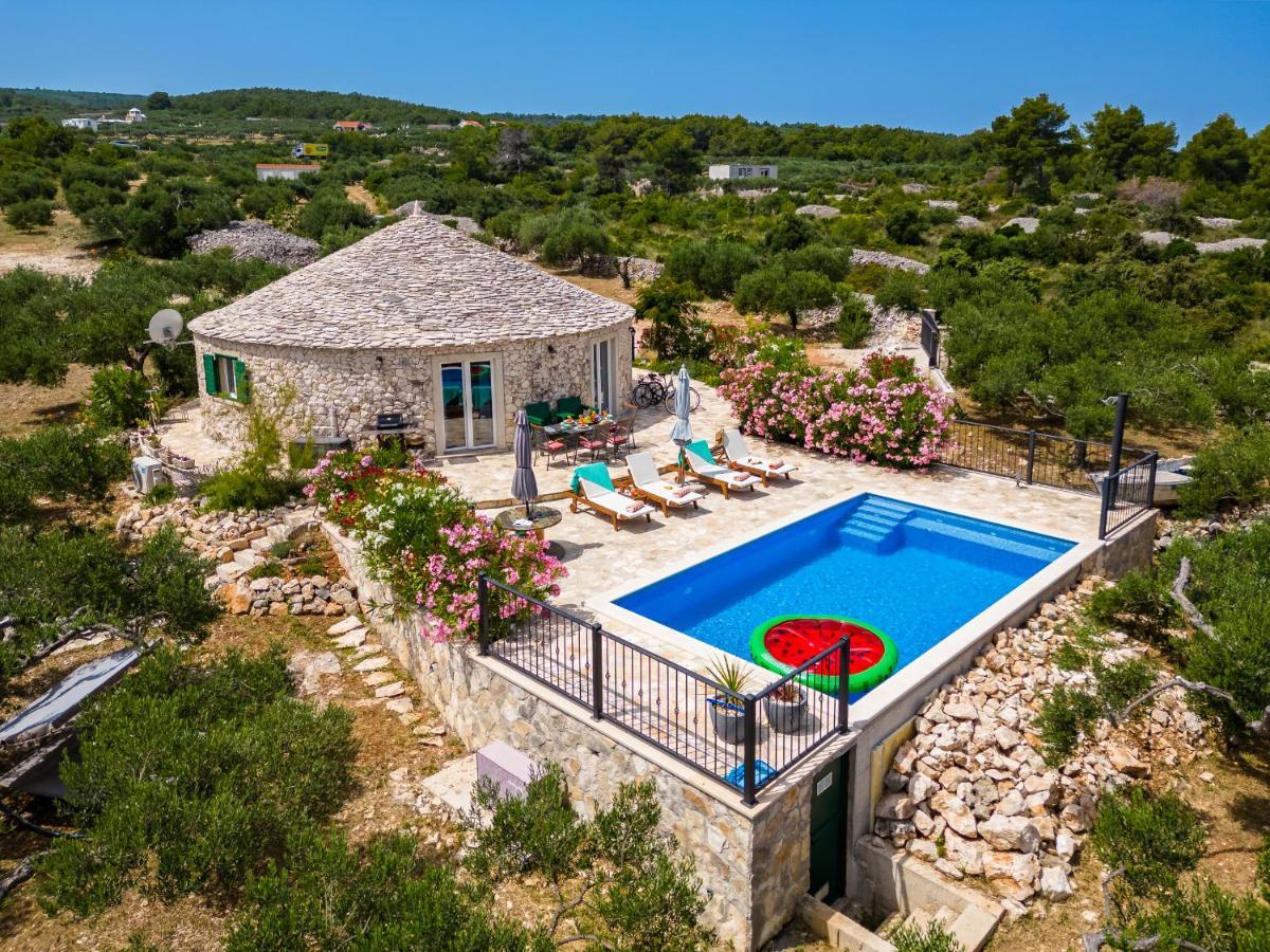 Island Getaway - Heritage House Mirce المظهر الخارجي الصورة