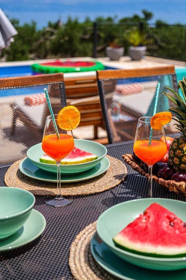 Island Getaway - Heritage House Mirce المظهر الخارجي الصورة