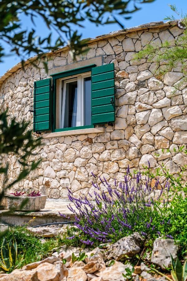 Island Getaway - Heritage House Mirce المظهر الخارجي الصورة