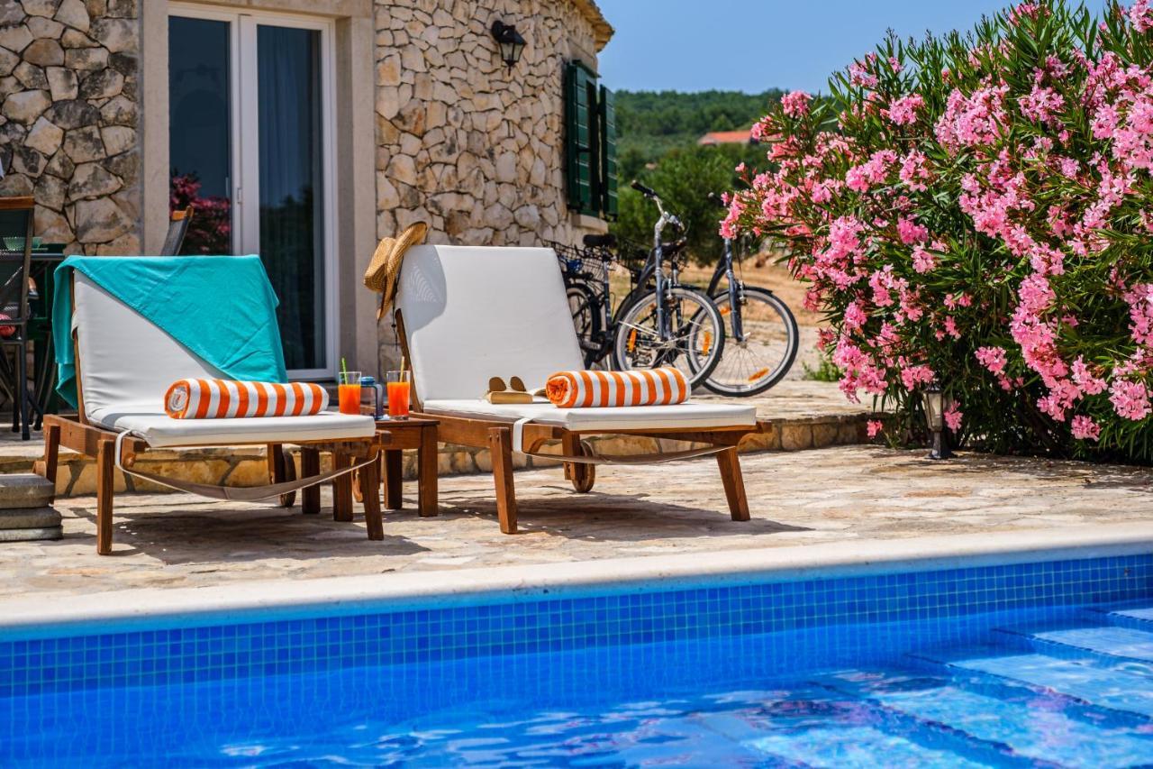 Island Getaway - Heritage House Mirce المظهر الخارجي الصورة