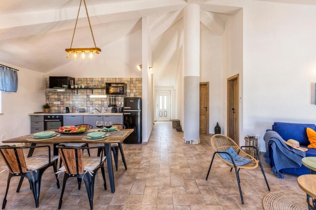 Island Getaway - Heritage House Mirce المظهر الخارجي الصورة